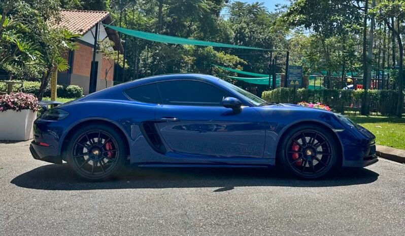
								Porsche Cayman GTS full									
