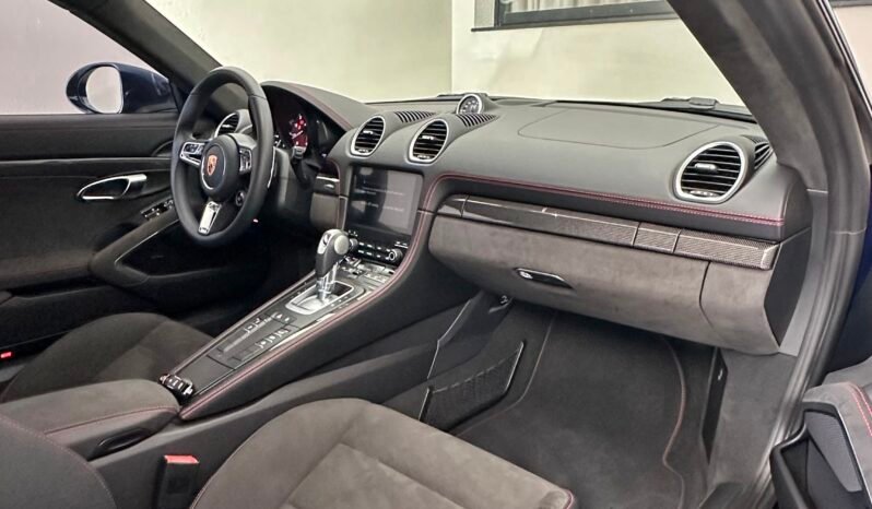
								Porsche Cayman GTS full									