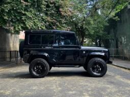
										Land Rover Defender 90 full									