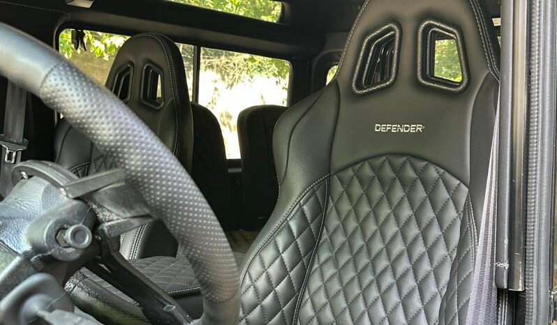
								Land Rover Defender 90 full									