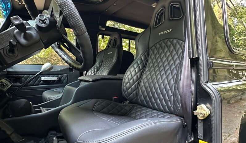 
								Land Rover Defender 90 full									