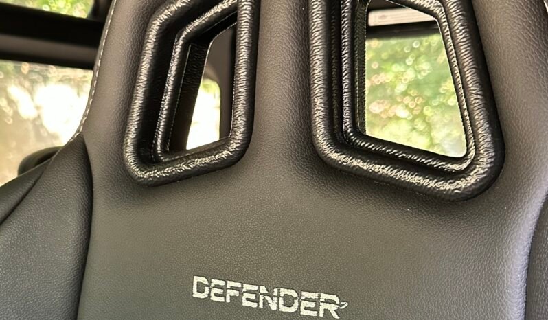 
								Land Rover Defender 90 full									