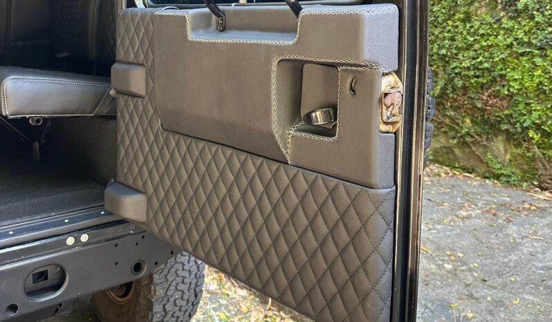 
								Land Rover Defender 90 full									