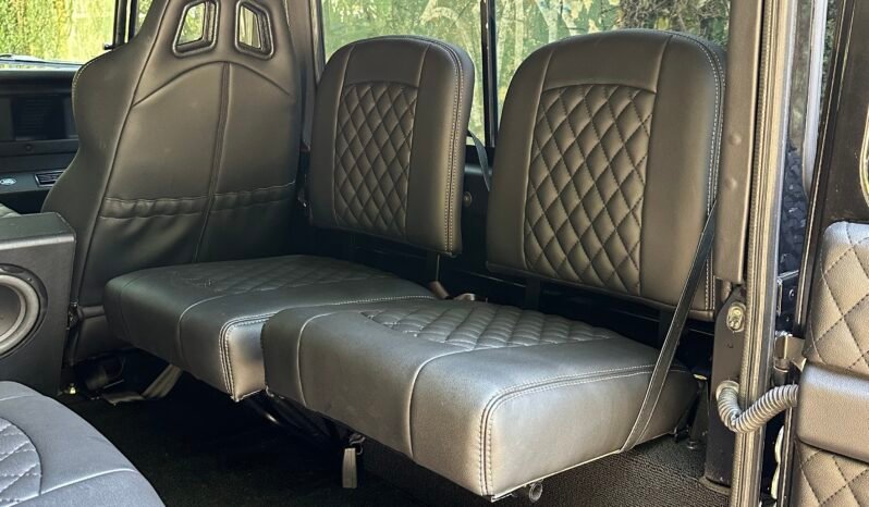 
								Land Rover Defender 90 full									