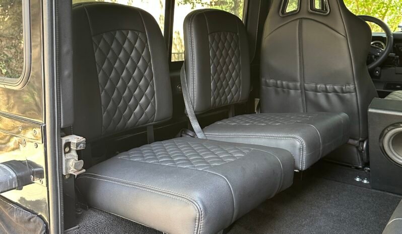 
								Land Rover Defender 90 full									