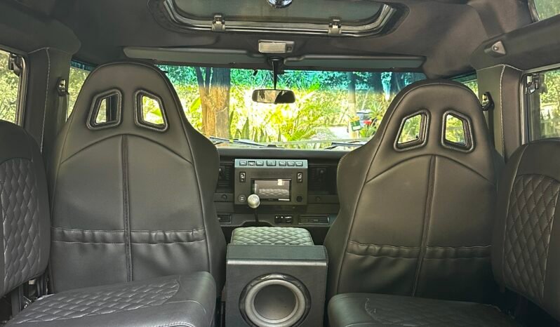 
								Land Rover Defender 90 full									