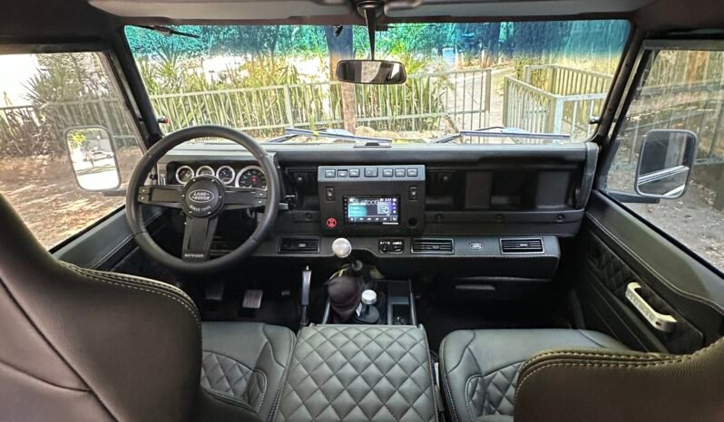 
								Land Rover Defender 90 full									