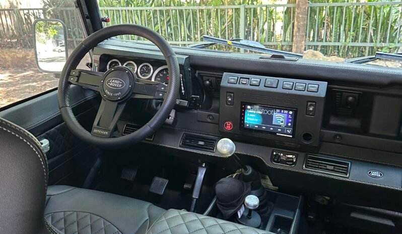 
								Land Rover Defender 90 full									