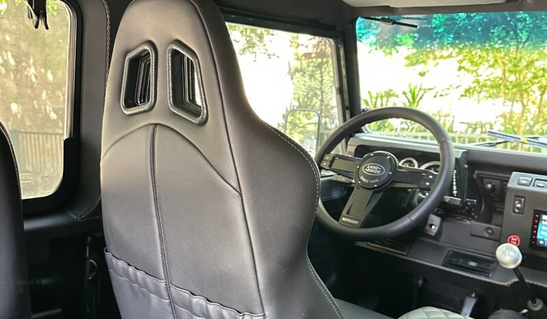 
								Land Rover Defender 90 full									