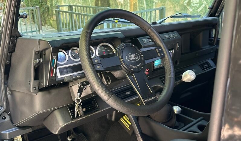 
								Land Rover Defender 90 full									