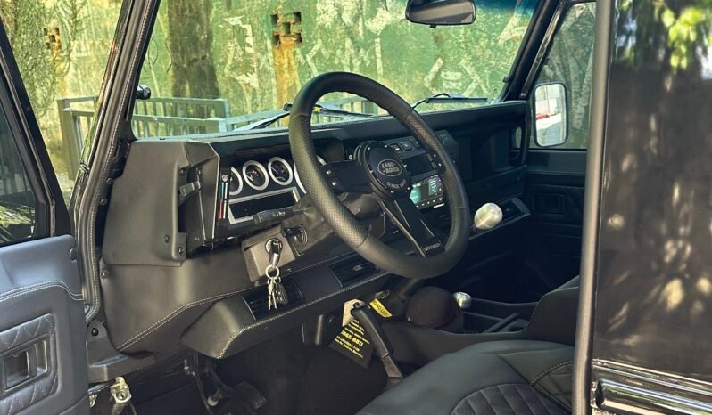 
								Land Rover Defender 90 full									