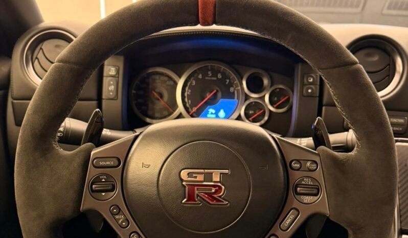 
								Nissan GTR Black Edition full									
