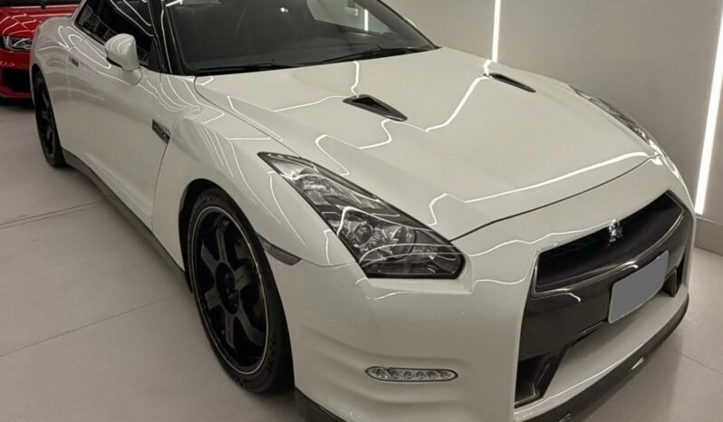 
								Nissan GTR Black Edition full									