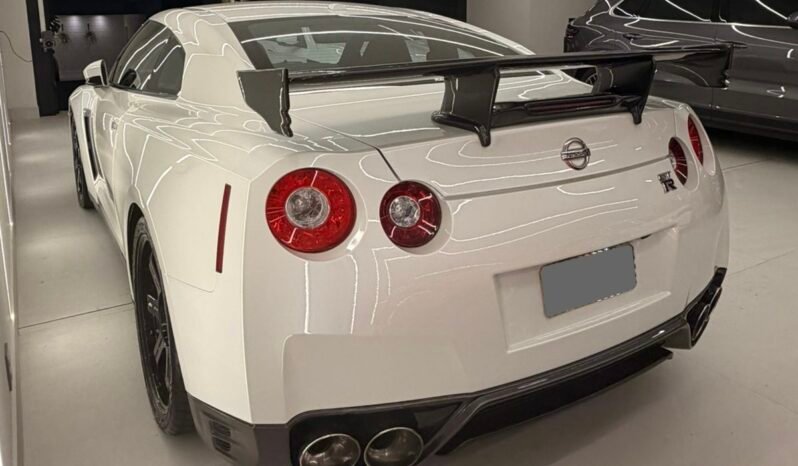 
								Nissan GTR Black Edition full									