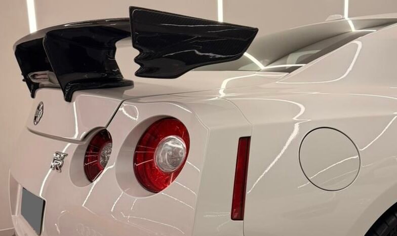 
								Nissan GTR Black Edition full									