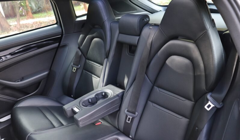
								Porsche Panamera 4 E-Hybrid Sport Turismo full									