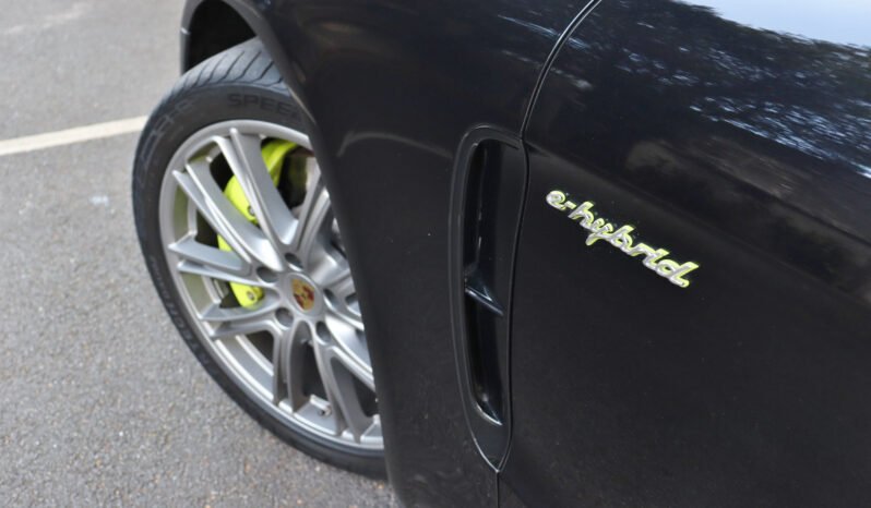 
								Porsche Panamera 4 E-Hybrid Sport Turismo full									