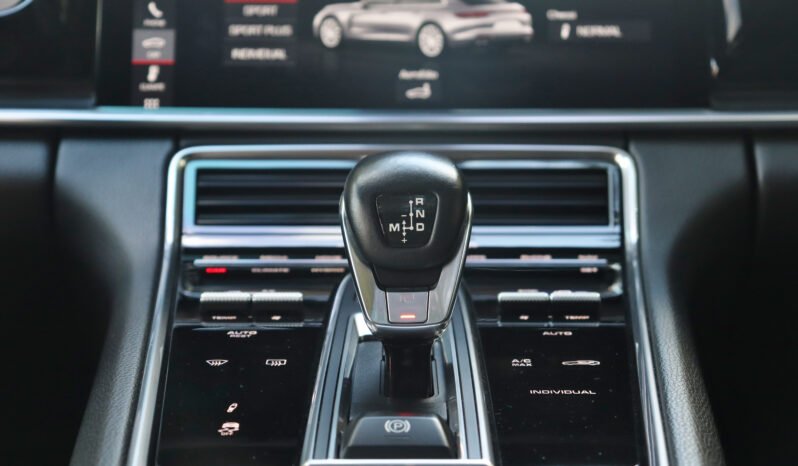 
								Porsche Panamera 4 E-Hybrid Sport Turismo full									