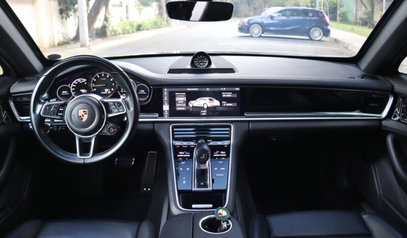 
								Porsche Panamera 4 E-Hybrid Sport Turismo full									