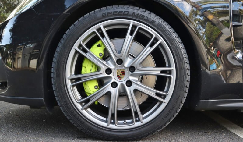 
								Porsche Panamera 4 E-Hybrid Sport Turismo full									