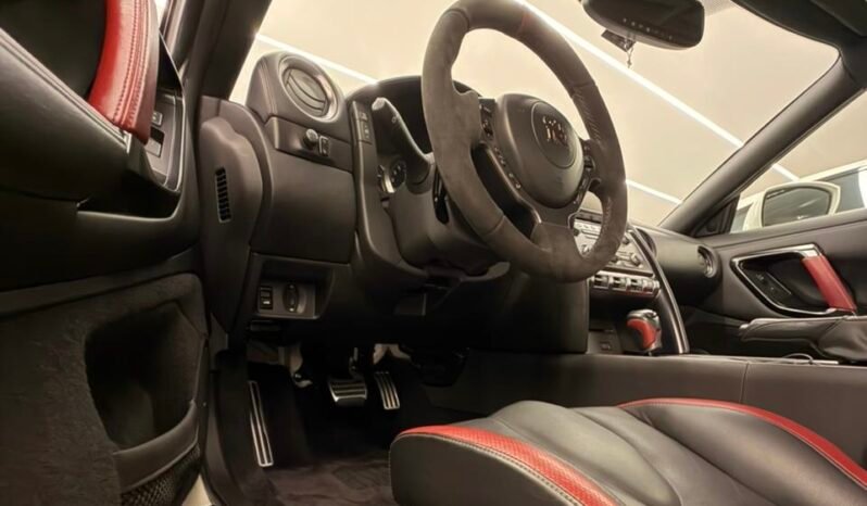 
								Nissan GTR Black Edition full									