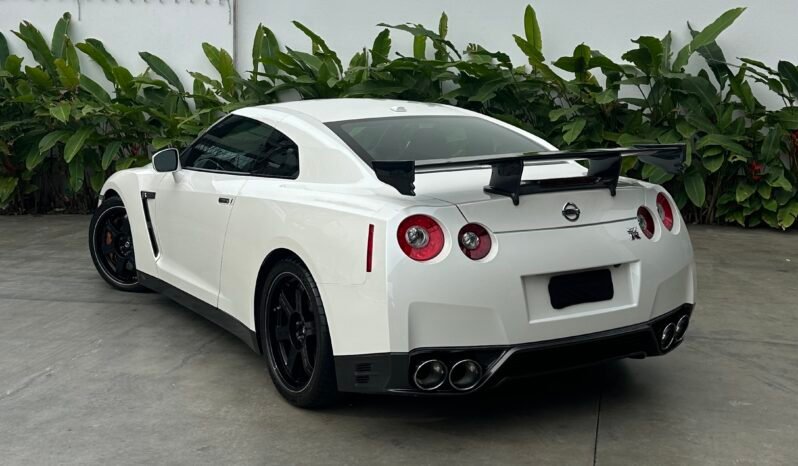 
								Nissan GTR Black Edition full									