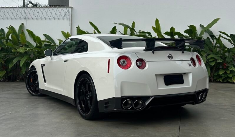 
								Nissan GTR Black Edition full									