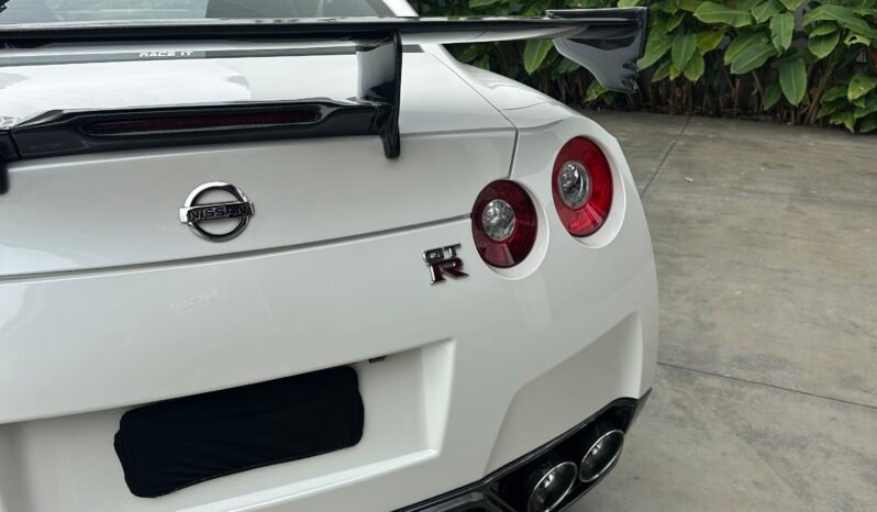 
								Nissan GTR Black Edition full									