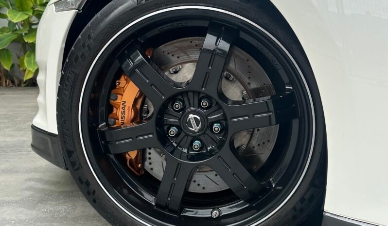 
								Nissan GTR Black Edition full									