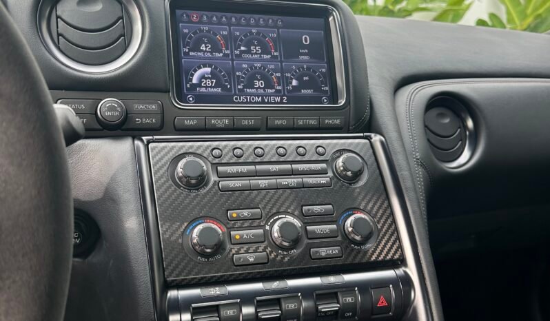 
								Nissan GTR Black Edition full									