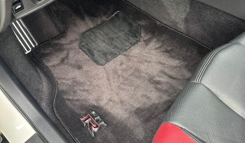 
								Nissan GTR Black Edition full									