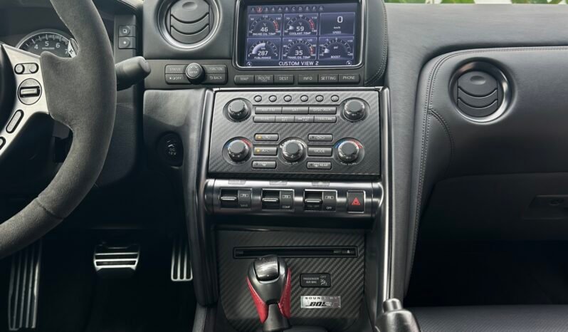 
								Nissan GTR Black Edition full									