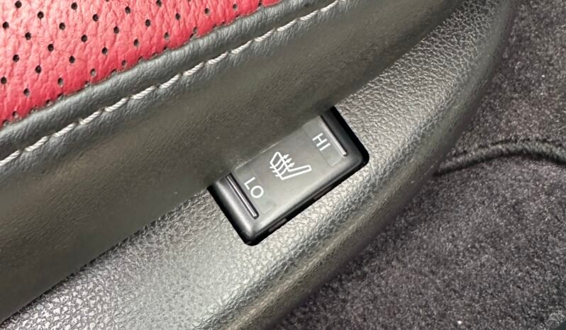 
								Nissan GTR Black Edition full									