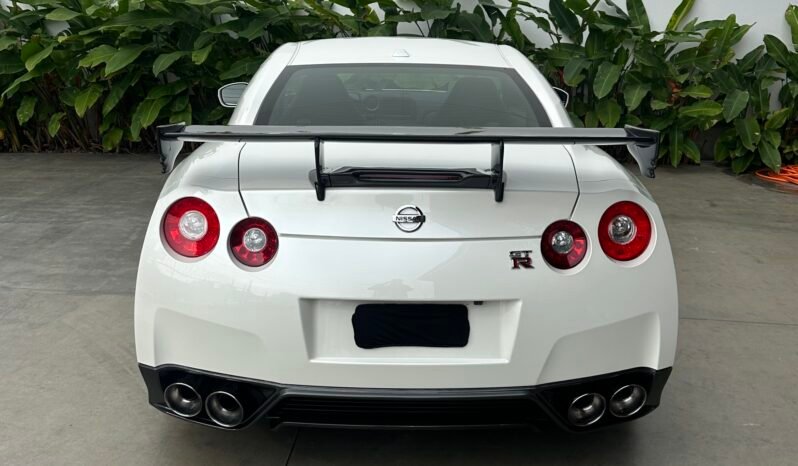
								Nissan GTR Black Edition full									