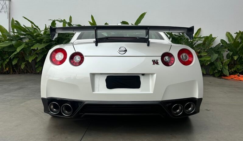 
								Nissan GTR Black Edition full									