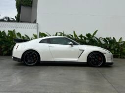 
										Nissan GTR Black Edition full									