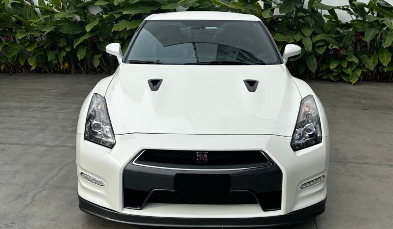 
								Nissan GTR Black Edition full									