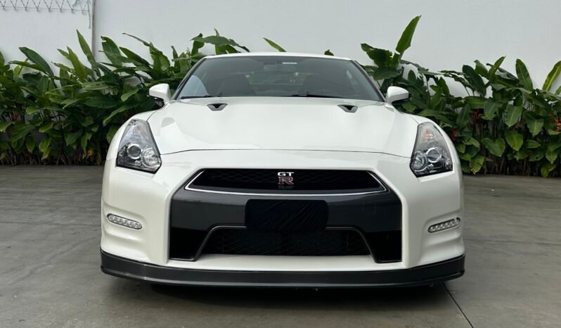 
								Nissan GTR Black Edition full									