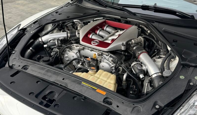 
								Nissan GTR Black Edition full									