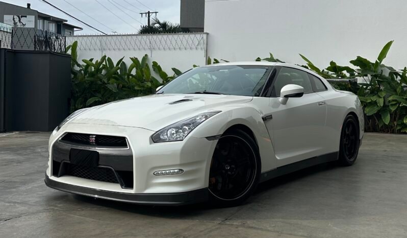
								Nissan GTR Black Edition full									
