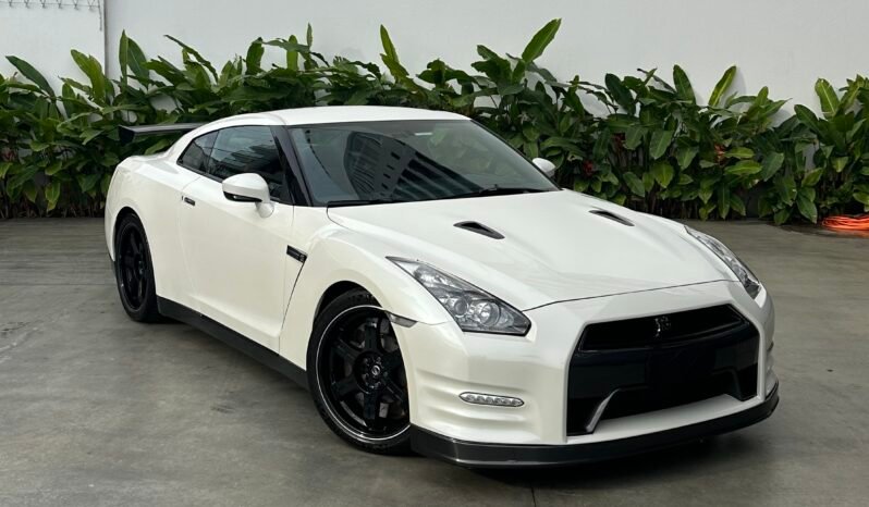 
								Nissan GTR Black Edition full									