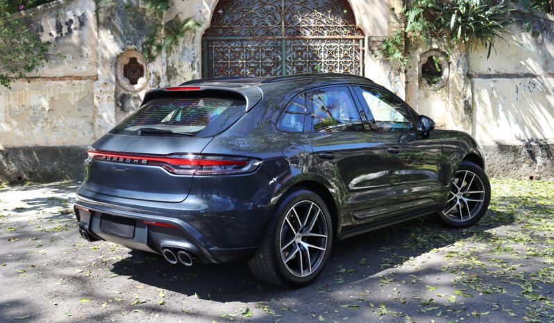 
								Porsche Macan T full									