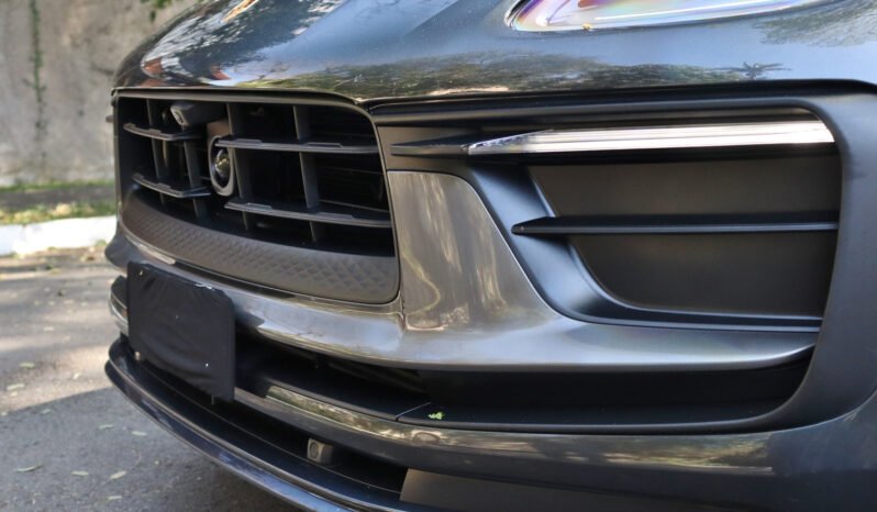 
								Porsche Macan T full									