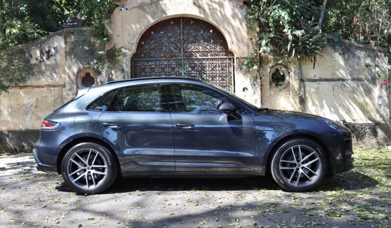 
								Porsche Macan T full									