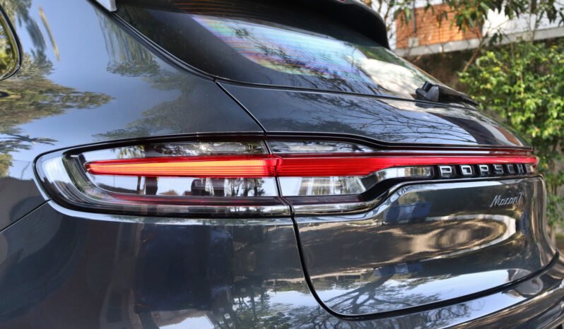 
								Porsche Macan T full									