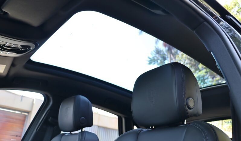 
								Porsche Macan T full									
