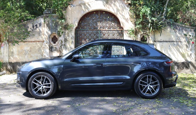 
								Porsche Macan T full									