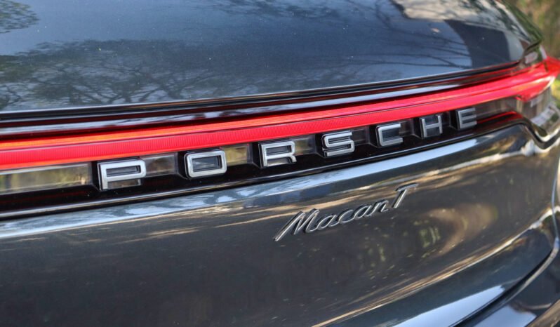 
								Porsche Macan T full									