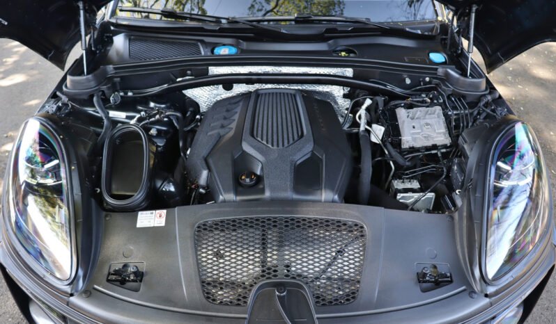 
								Porsche Macan T full									