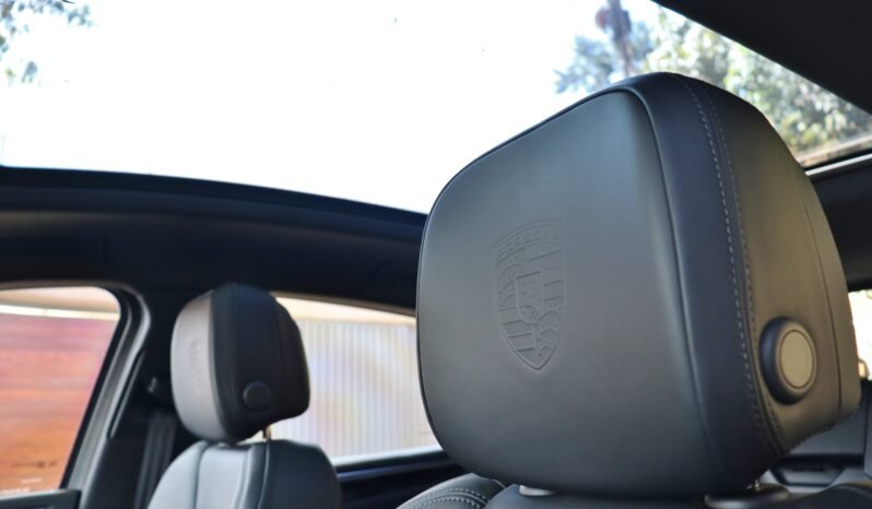
								Porsche Macan T full									
